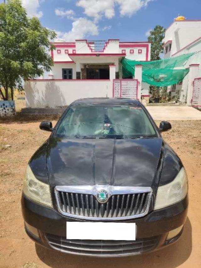 https://images10.gaadi.com/usedcar_image/4229802/original/processed_0bfcd536-04db-4532-8790-846fd20fb8fa.jpg?imwidth=6401