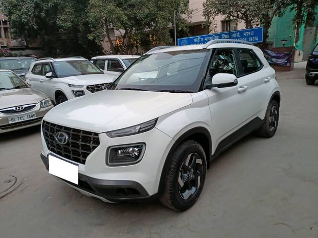 https://images10.gaadi.com/usedcar_image/4229842/original/processed_0e915b6b296cf51989c81f3cd75dbb49.jpg?imwidth=6402