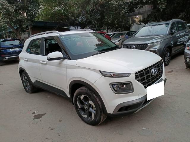 https://images10.gaadi.com/usedcar_image/4229842/original/processed_c4409ec0cfac714fe9f27486ffcc255e.jpg?imwidth=6400