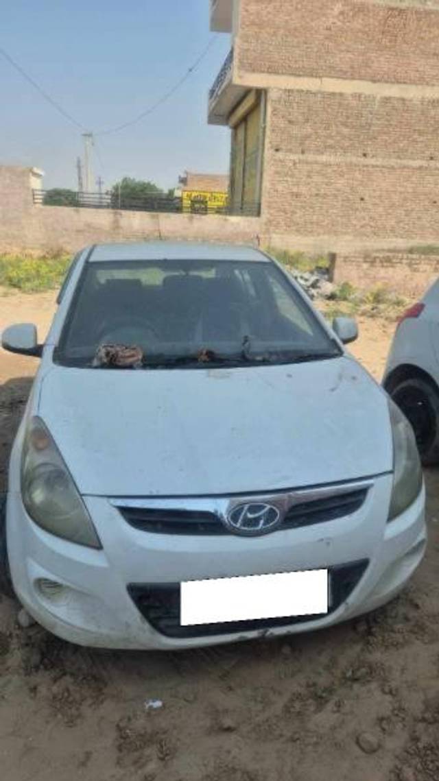 https://images10.gaadi.com/usedcar_image/4229864/original/processed_4e40dd94-9418-4f07-a3a3-ab19885ec47f.jpg?imwidth=6400