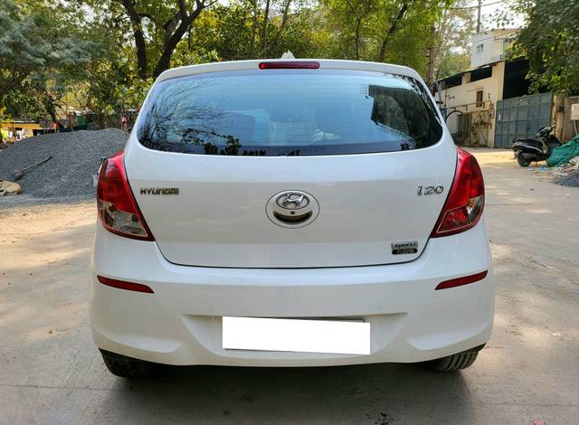 https://images10.gaadi.com/usedcar_image/4229988/original/processed_8fa3a246f47ffc40301157f0be369c2e.jpg?imwidth=6402