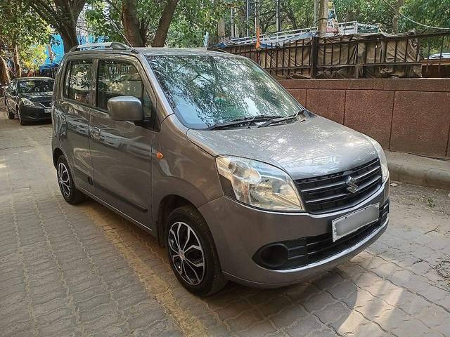 https://images10.gaadi.com/usedcar_image/4229992/original/processed_98a49dd1ef8a7a6baf46219e2fc4f7b8.jpg?imwidth=6400