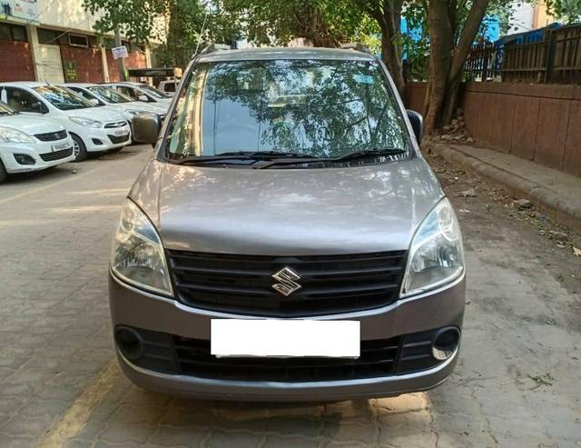 https://images10.gaadi.com/usedcar_image/4229992/original/processed_ccda7b1bd2e1c327a94f0ef4f5e67f73.jpg?imwidth=6402