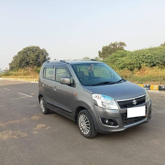 https://images10.gaadi.com/usedcar_image/4230029/original/processed_830e3cafa99750939d2d5de5684f98fa.jpg?imwidth=6400