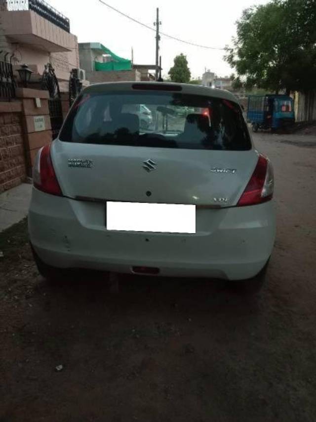 https://images10.gaadi.com/usedcar_image/4230059/original/processed_f2f212ca-6dd5-492d-ab20-001b4b798cca.jpg?imwidth=6401