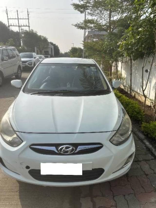 https://images10.gaadi.com/usedcar_image/4230061/original/processed_39e5648b-a2b3-40d4-8307-713cc38bf89e.jpg?imwidth=6400