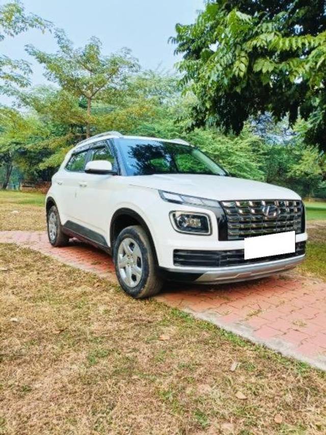 https://images10.gaadi.com/usedcar_image/4230071/original/processed_ed60f2d1-52f1-4419-9241-e0394e10e090.jpeg?imwidth=6400