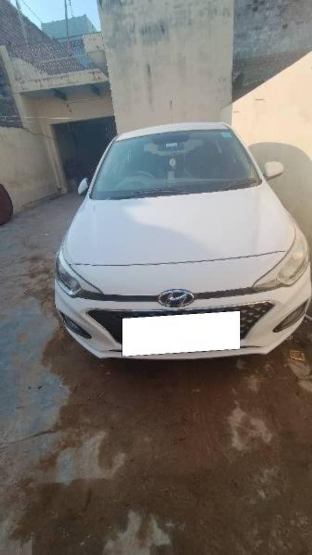 https://images10.gaadi.com/usedcar_image/4230085/original/processed_04ac8fe9-252e-4388-b407-111750f6b22e.jpg?imwidth=6402