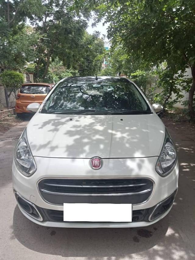 https://images10.gaadi.com/usedcar_image/4230093/original/processed_0653df8496b4f7f3fc0fb2bfb8d47b32.jpg?imwidth=6400