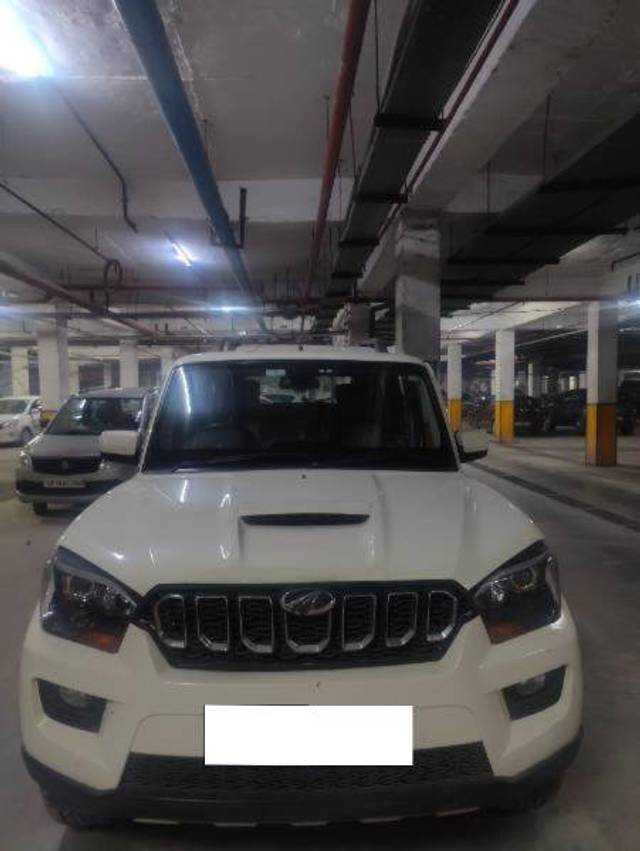 https://images10.gaadi.com/usedcar_image/4230180/original/4ba8143025829d35de2509831f2fd75a.jpg?imwidth=6400