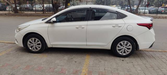 https://images10.gaadi.com/usedcar_image/4230246/original/d1ce05a11f502475e332b7e144819b60.jpg?imwidth=6402