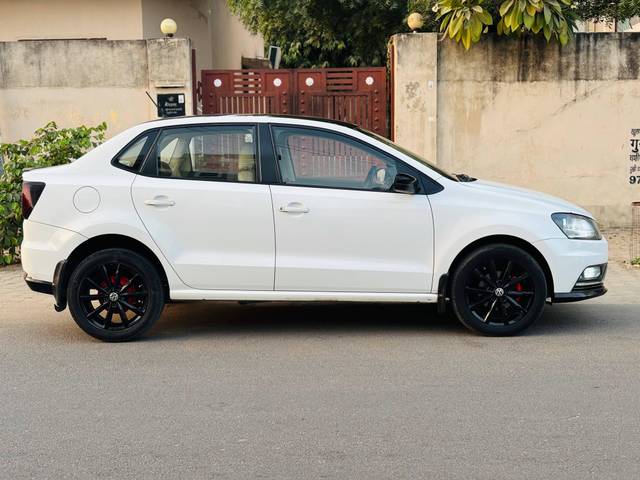 https://images10.gaadi.com/usedcar_image/4230290/original/processed_c9c5576cc607c25e990e5b577da6ca6e.jpeg?imwidth=6401