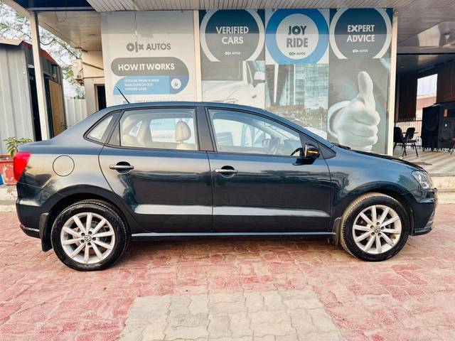 https://images10.gaadi.com/usedcar_image/4230293/original/processed_490e221d1c30880270e6acf31df74f3d.jpg?imwidth=6401