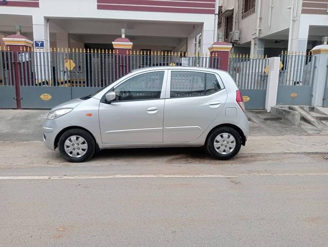 https://images10.gaadi.com/usedcar_image/4230370/original/processed_d7fa50cc4ecc18213ad1f9182733b4e9.jpg?imwidth=6402