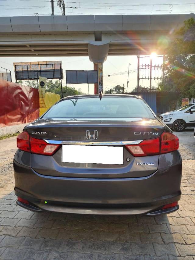 https://images10.gaadi.com/usedcar_image/4230381/original/processed_4366c51be935b2375edaf324a769de2b.jpg?imwidth=6401