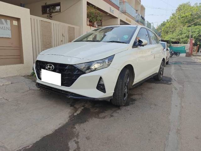 https://images10.gaadi.com/usedcar_image/4230399/original/processed_9ef75daa-add8-4cdf-bd85-3f069e23ada8.jpg?imwidth=6401