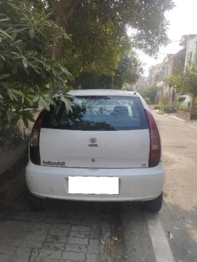 https://images10.gaadi.com/usedcar_image/4230415/original/processed_037368d5-a27e-438c-95ca-09f7b665b562.jpg?imwidth=6402