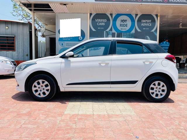 https://images10.gaadi.com/usedcar_image/4230434/original/processed_a8ab6706e33f7e5d64c8d6e98395c666.jpg?imwidth=6402