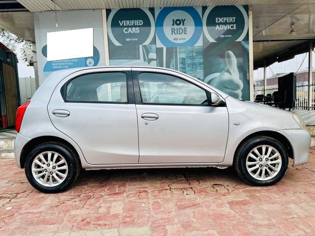 https://images10.gaadi.com/usedcar_image/4230486/original/processed_3dbf8cfb1d7c0b153bdb9c87405018f7.jpg?imwidth=6401