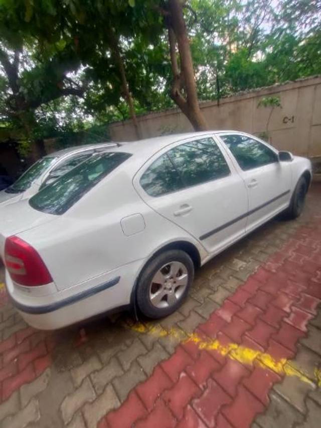 https://images10.gaadi.com/usedcar_image/4230506/original/processed_35a1b581-bc0c-4126-967e-dcb71de0bbe7.jpg?imwidth=6401