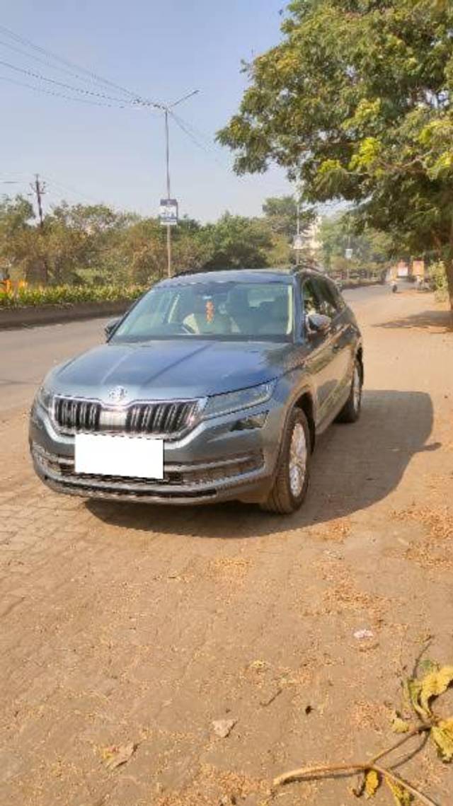 https://images10.gaadi.com/usedcar_image/4230597/original/processed_ade7e143-4d84-464d-b7f4-cd9fcff4da30.jpg?imwidth=6401