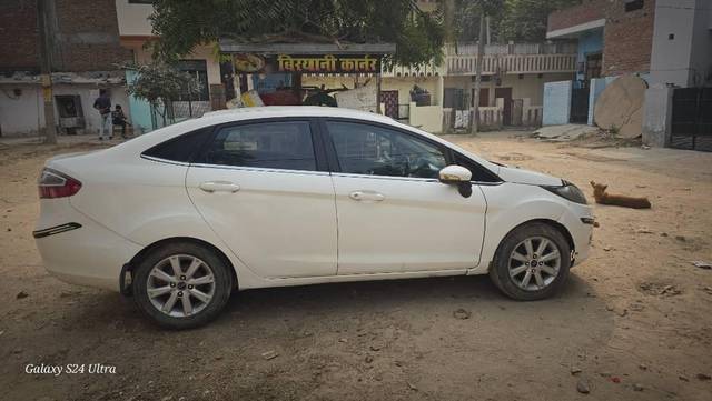 https://images10.gaadi.com/usedcar_image/4230629/original/processed_f5790bb2-8f5e-41e5-8529-7e1268e3a1ca.jpg?imwidth=6402