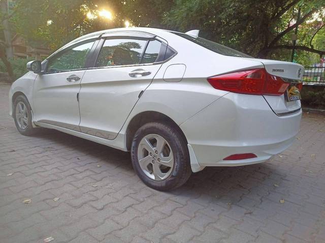 https://images10.gaadi.com/usedcar_image/4230703/original/processed_057b7bfccf52eaad03a1213cac148a67.jpg?imwidth=6402