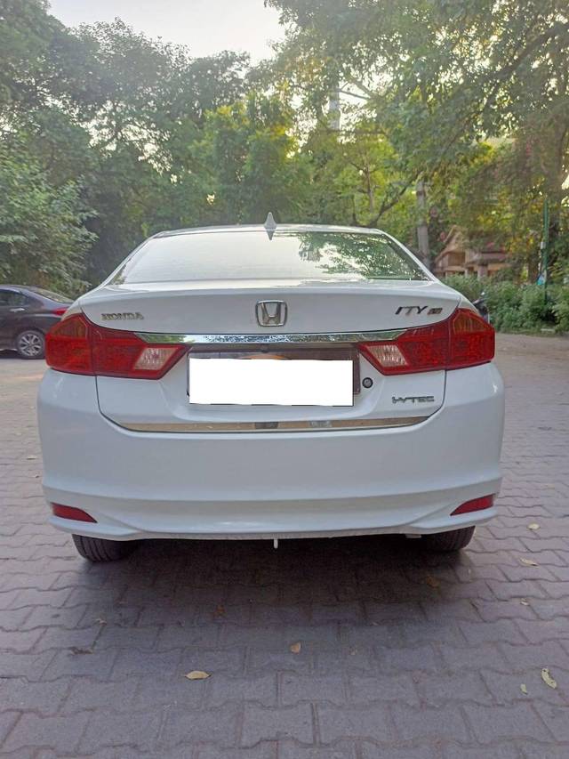 https://images10.gaadi.com/usedcar_image/4230703/original/processed_f4cf3cf6861cb88c0ce4e92ee4f6b8bd.jpg?imwidth=6401