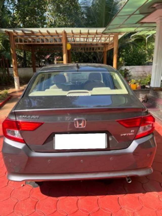 https://images10.gaadi.com/usedcar_image/4230727/original/processed_2324fdff-671c-4e7b-9a27-7fe050bc2b18.jpg?imwidth=6401