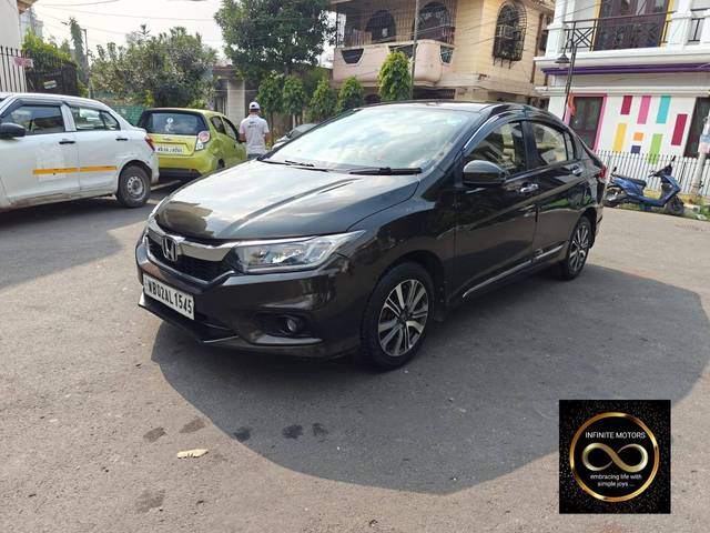 https://images10.gaadi.com/usedcar_image/4230766/original/processed_5bd2fe9d22c063f5312218d253ac8396.jpg?imwidth=6400