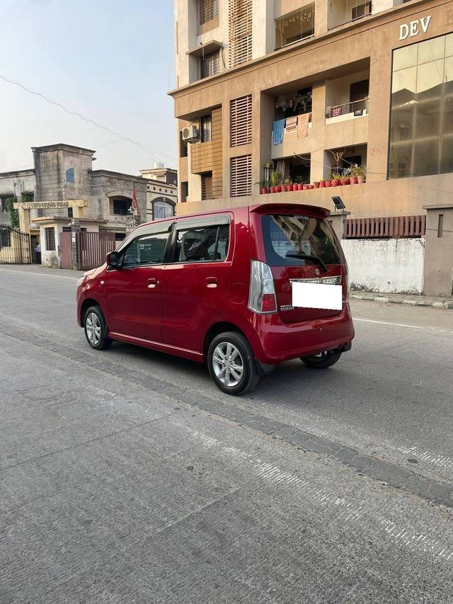 https://images10.gaadi.com/usedcar_image/4230787/original/processed_9abb297360a3d70ba9e7247c10980471.jpg?imwidth=6402