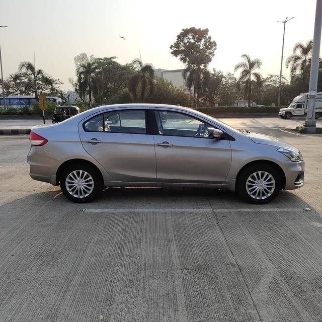 https://images10.gaadi.com/usedcar_image/4230802/original/e405bf6032d9458636dca139bb499ea2.jpg?imwidth=6401