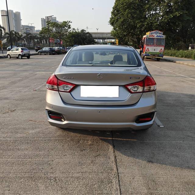 https://images10.gaadi.com/usedcar_image/4230802/original/processed_266900922bf32a191df3996796ab8568.jpg?imwidth=6402