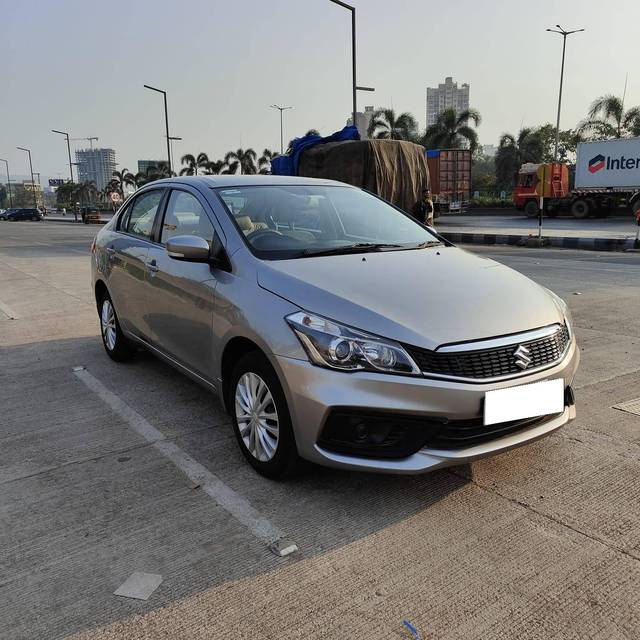 https://images10.gaadi.com/usedcar_image/4230802/original/processed_67ec24e3c152ab92dc1b66e182a47241.jpg?imwidth=6400