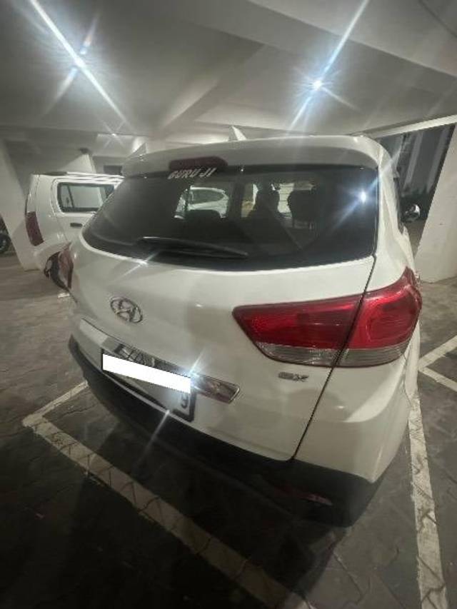 https://images10.gaadi.com/usedcar_image/4230874/original/processed_9a60a8fe-98b1-481d-9c04-368be452f555.jpeg?imwidth=6401