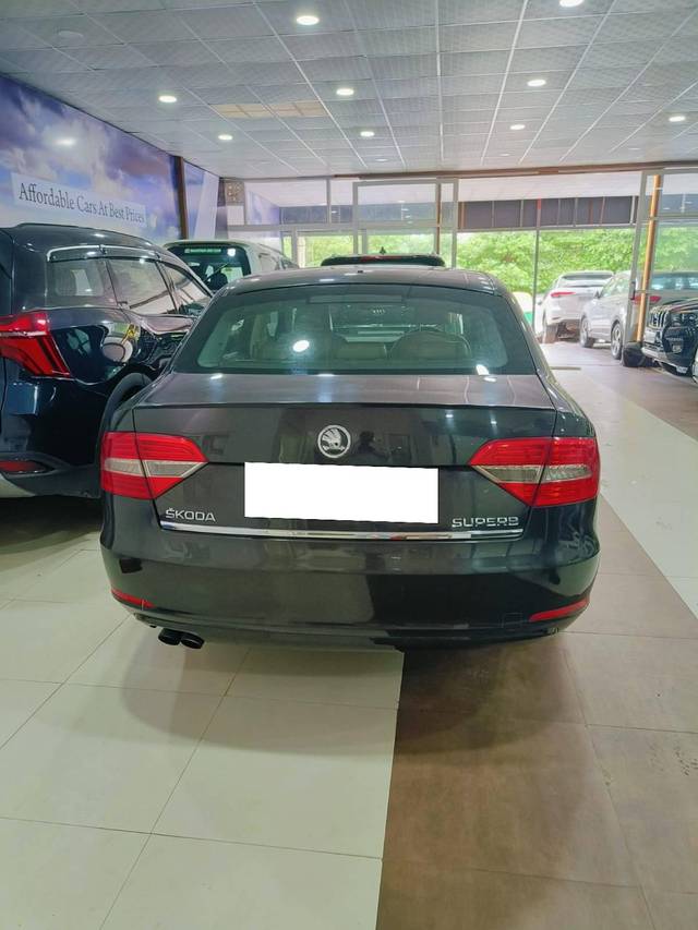 https://images10.gaadi.com/usedcar_image/4230876/original/processed_94f48af66ef02517458a89e05806d547.jpg?imwidth=6401