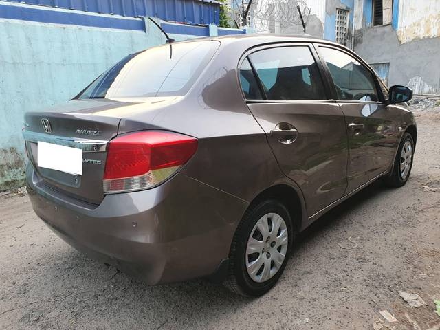 https://images10.gaadi.com/usedcar_image/4230916/original/processed_feacbbb4c2d9feb0115f3bb227b028d7.jpg?imwidth=6401