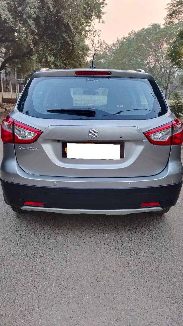 https://images10.gaadi.com/usedcar_image/4230923/original/processed_402ea8e862276ddbe9f91982c85f8d8a.jpg?imwidth=6401