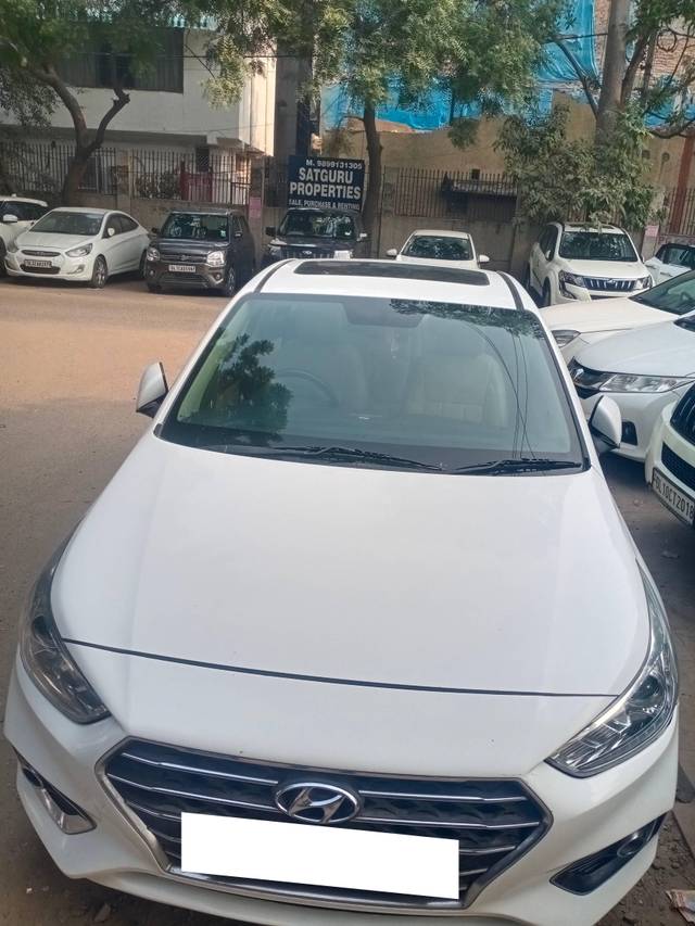 https://images10.gaadi.com/usedcar_image/4230949/original/processed_50196acc8fdaae70b55d05a9aee2c8bf.jpg?imwidth=6400