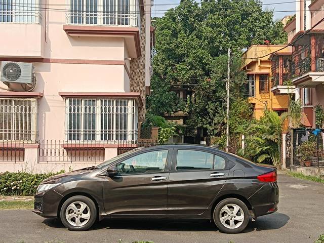 https://images10.gaadi.com/usedcar_image/4230962/original/8921c52ef86e0b90b6fd5454daa0f4d7.jpg?imwidth=6402