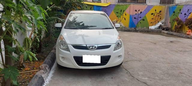 https://images10.gaadi.com/usedcar_image/4230983/original/processed_90548899-32f6-4daa-992e-622e10c2e5a5.jpg?imwidth=6402