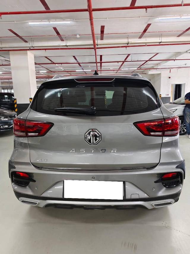 https://images10.gaadi.com/usedcar_image/4231003/original/processed_3f0122b1131db3af89233e10d5c36a83.jpg?imwidth=6402