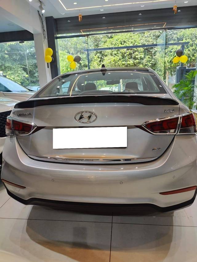 https://images10.gaadi.com/usedcar_image/4231011/original/processed_b1030bbe47d314fa7f901637cd442b94.jpg?imwidth=6401