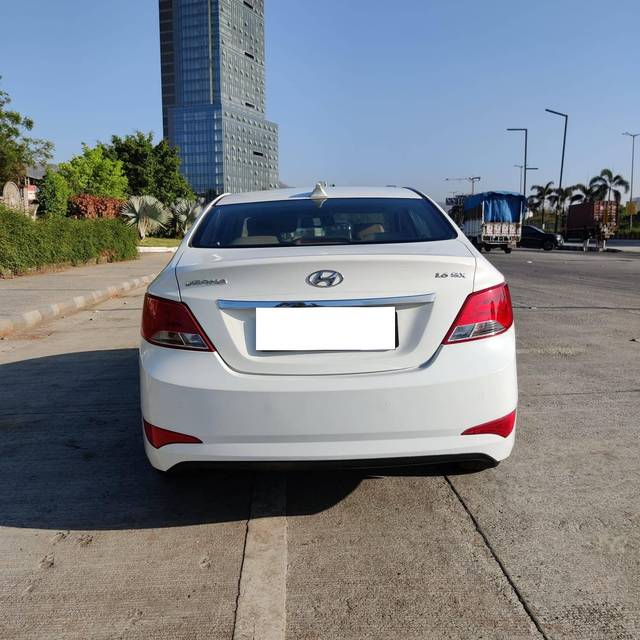 https://images10.gaadi.com/usedcar_image/4231058/original/processed_b07082a75a02e4adbc742206a7bf84c0.jpg?imwidth=6402