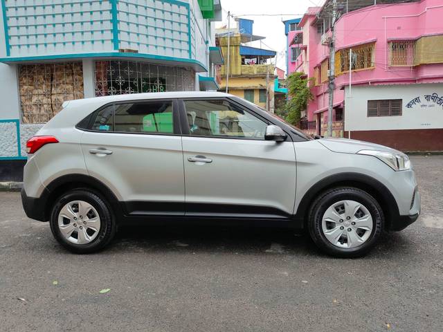 https://images10.gaadi.com/usedcar_image/4231067/original/processed_ec5a6205664c1ca31f2145212bce2d68.jpg?imwidth=6401