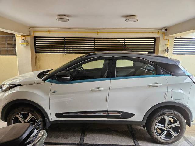 https://images10.gaadi.com/usedcar_image/4231129/original/3912a50001bb00d800701e51c9d18c6c.jpg?imwidth=6402