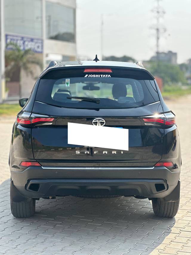 https://images10.gaadi.com/usedcar_image/4231136/original/processed_1af47582552a1407ee89c88547f569de.jpg?imwidth=6401