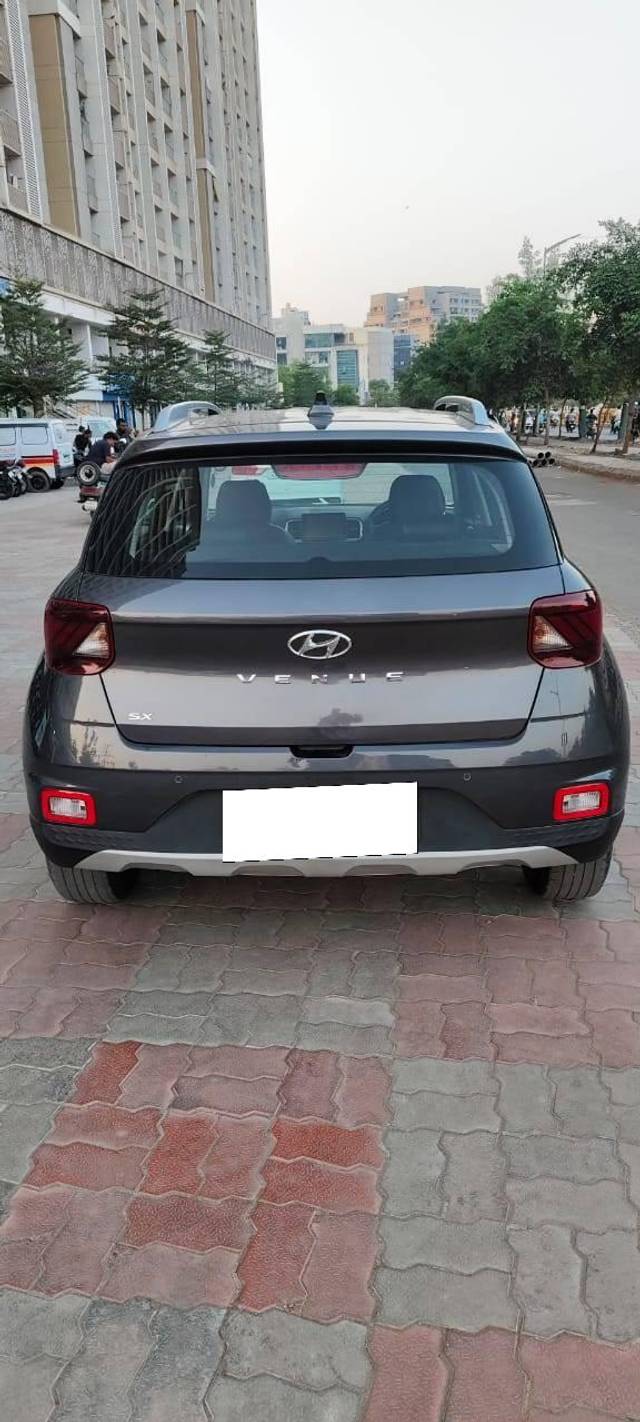 https://images10.gaadi.com/usedcar_image/4231144/original/processed_eea018751c9805e90c065cb1a629dd70.jpg?imwidth=6402