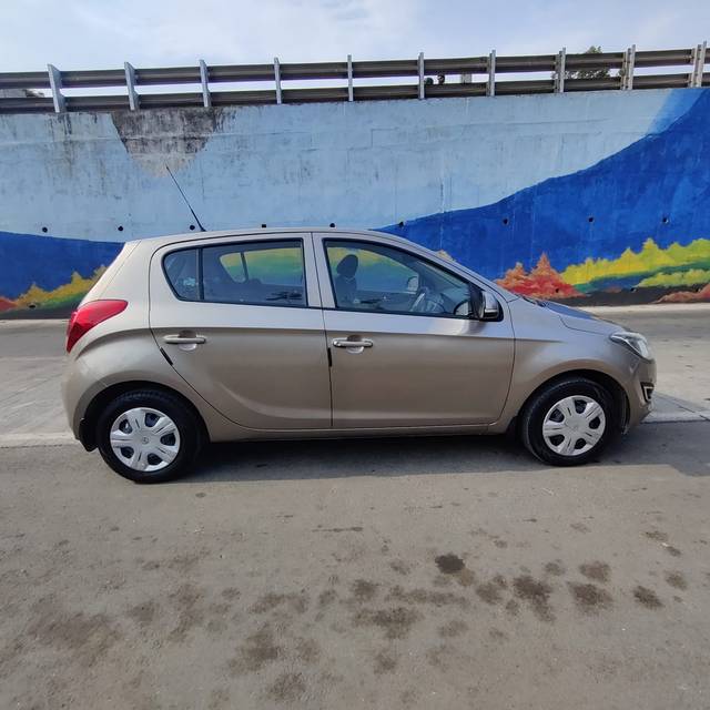 https://images10.gaadi.com/usedcar_image/4231173/original/d4970a54778a599a1e5f8b0ce6f79f75.jpg?imwidth=6401