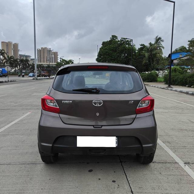 https://images10.gaadi.com/usedcar_image/4231207/original/processed_169e650ab5e71b27fc701ace8b191e56.jpg?imwidth=6402